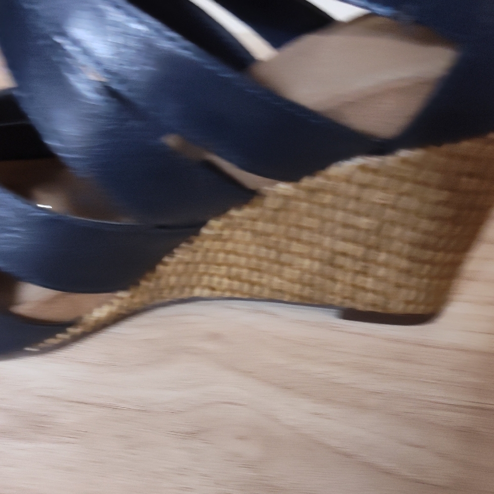 Elegant Navy Wedge Sandals Aerosoles Size 9 - Picture 6 of 8